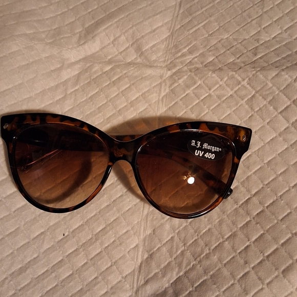 AJ. Morgan Tortoise Shell cat eye sunglasses NWT - Picture 1 of 8